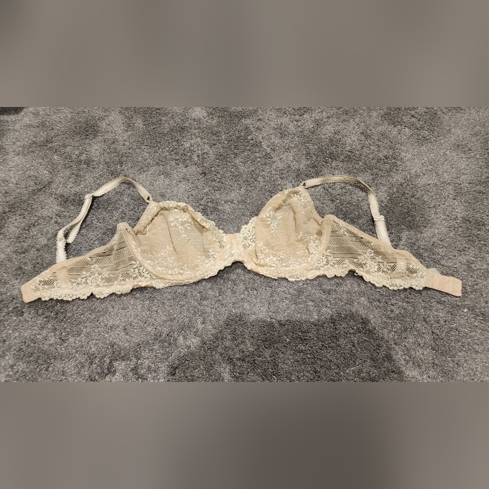 Wacoal Cream Lace Underwire Bra